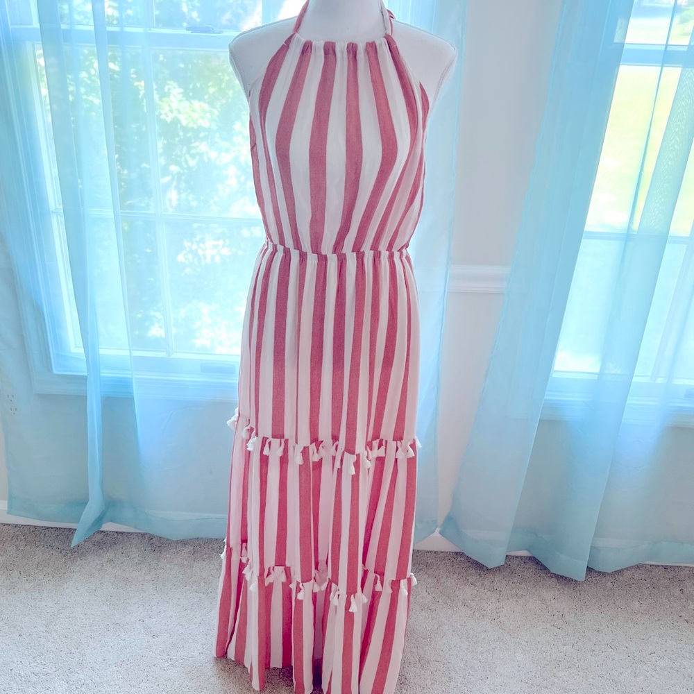 Summer babe tassel Maxi dress. Size M 100% rayon and lining 100% polyester.